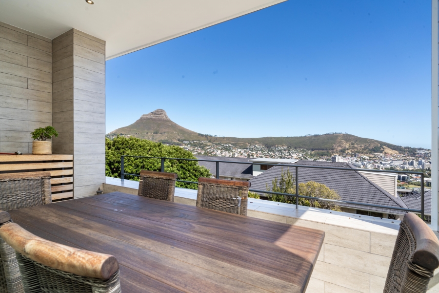 2 Bedroom Property for Sale in Vredehoek Western Cape